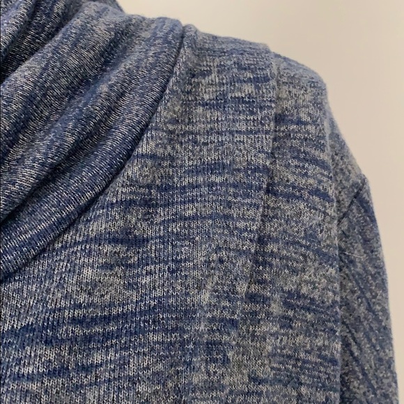 Comfortable pull over. - Picture 3 of 5